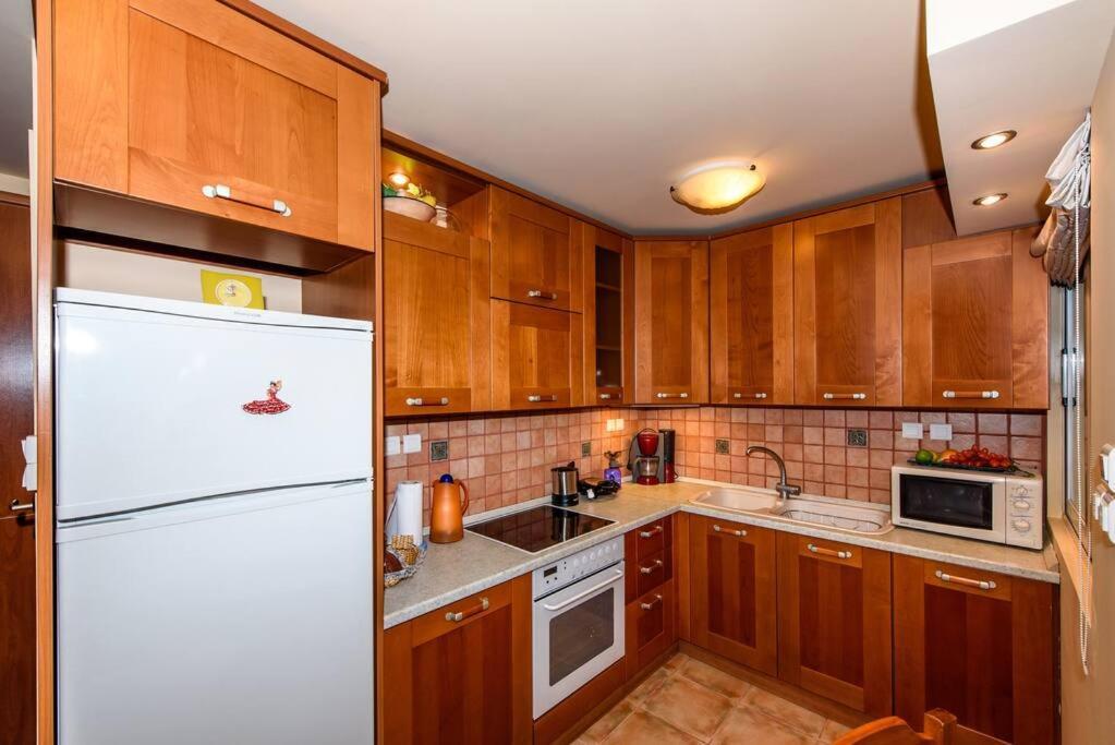 Elisabeth'S Penthouse At The Heart Of The City 罗希姆诺 外观 照片